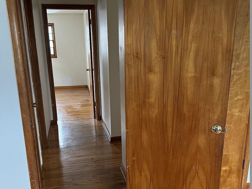 2nd image of 121 Minerva St