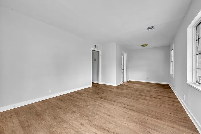 3 bed, 1.0 bath, 1070 sqft, $1,075 — Photo 3