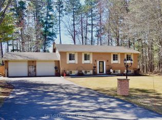 16 Heritage Dr, Petawawa, ON K8H3J3