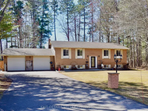 16 Heritage Dr, Petawawa, ON K8H 3J3