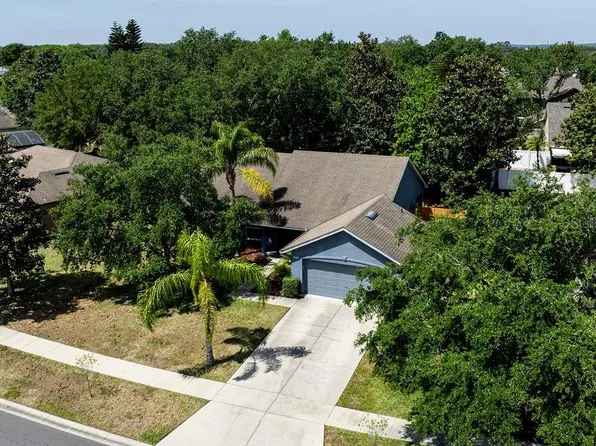 4660 Treasure Cay Rd, Tavares, FL 32778