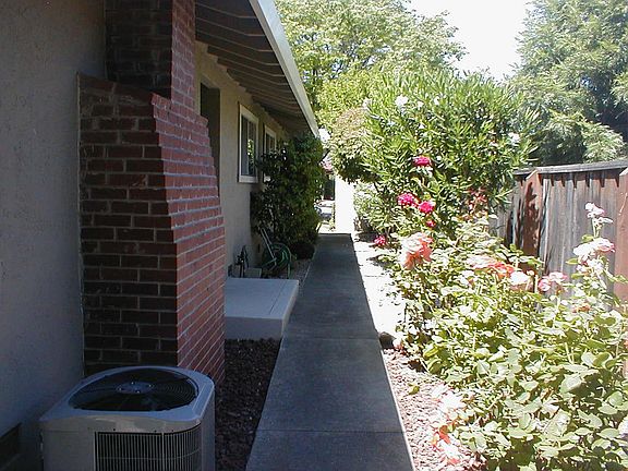 4th image of 402 Pinehurst Ave