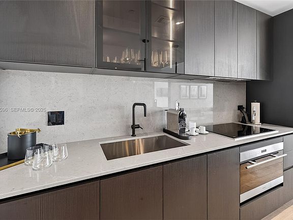 4th image of 20 NE 11th 4702 Miami #4702