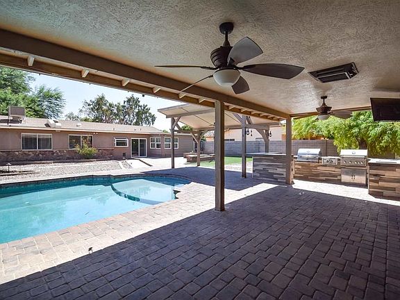 2nd image of 3226 W Patricia Ln