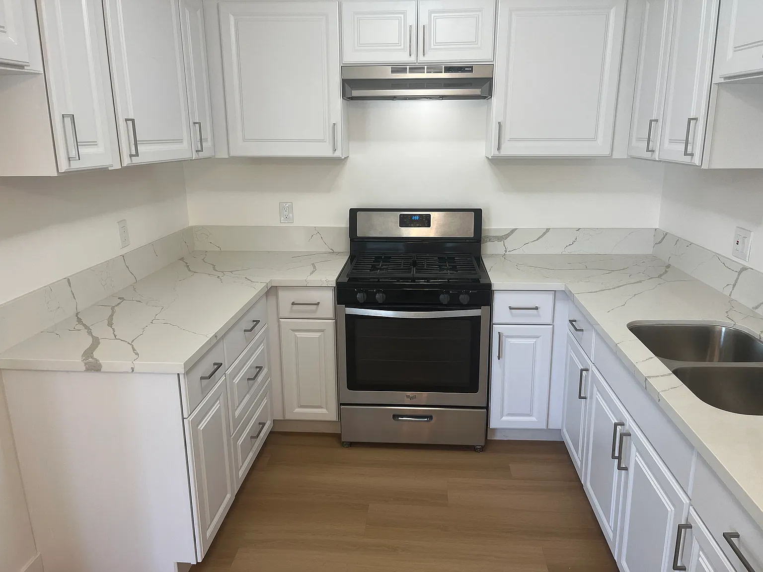 2 bed, 885 sqft, $1,900 — Photo 4