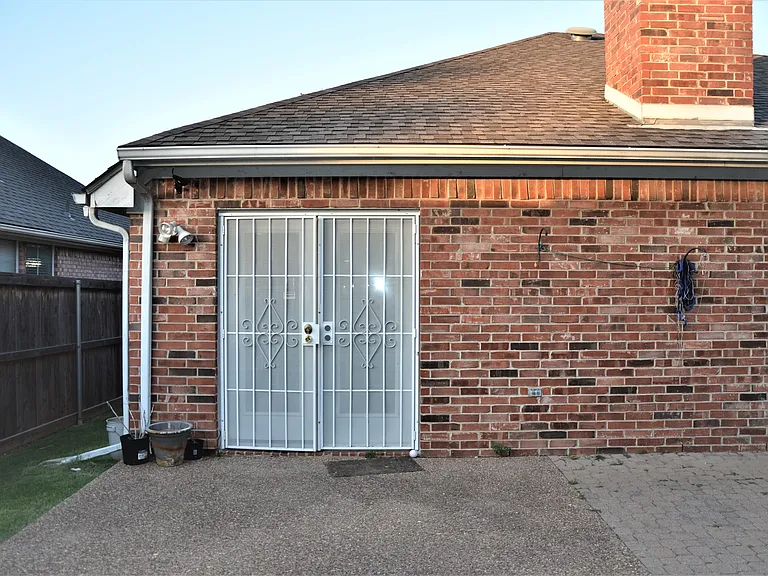 9401 Preston Trl — Photo 17