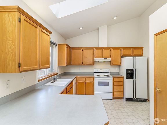 5th image of 13003 16th Street NE