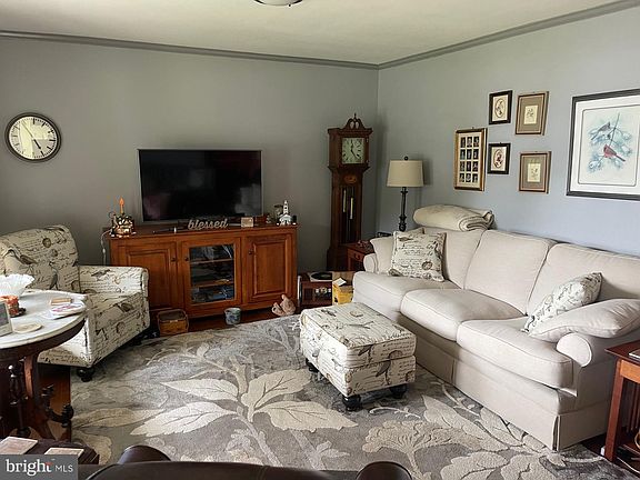 5th image of 401 Yorkshire Ct