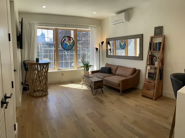 85 Carlton Avenue image 1 of 8