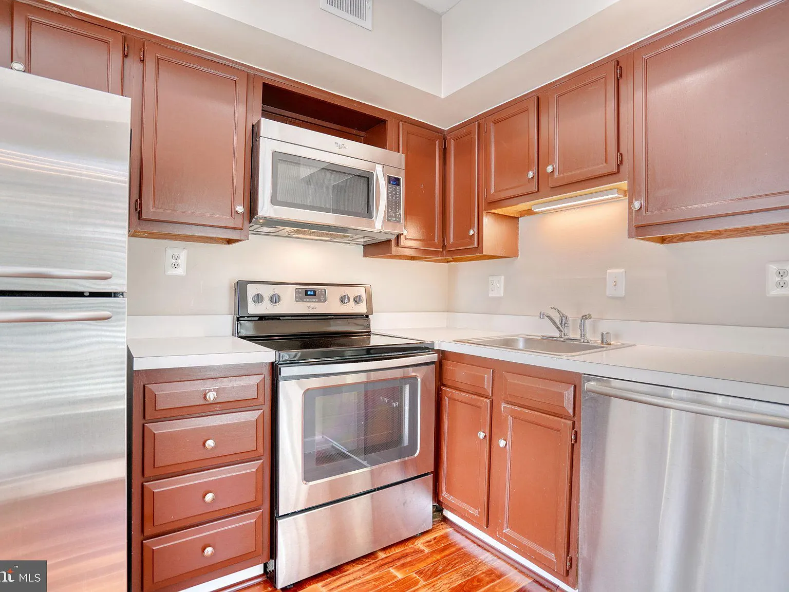 1 bed, 1.0 bath, 611 sqft, $2,350 — Photo 1