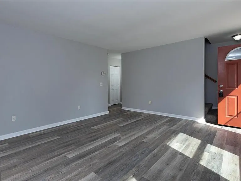 1041 Oberlin Rd — Photo 10