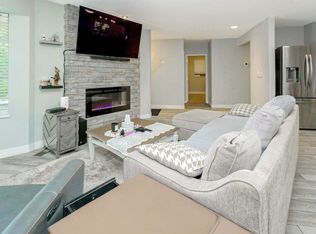 12060 208th St, Maple Ridge, BC V2X 4W8