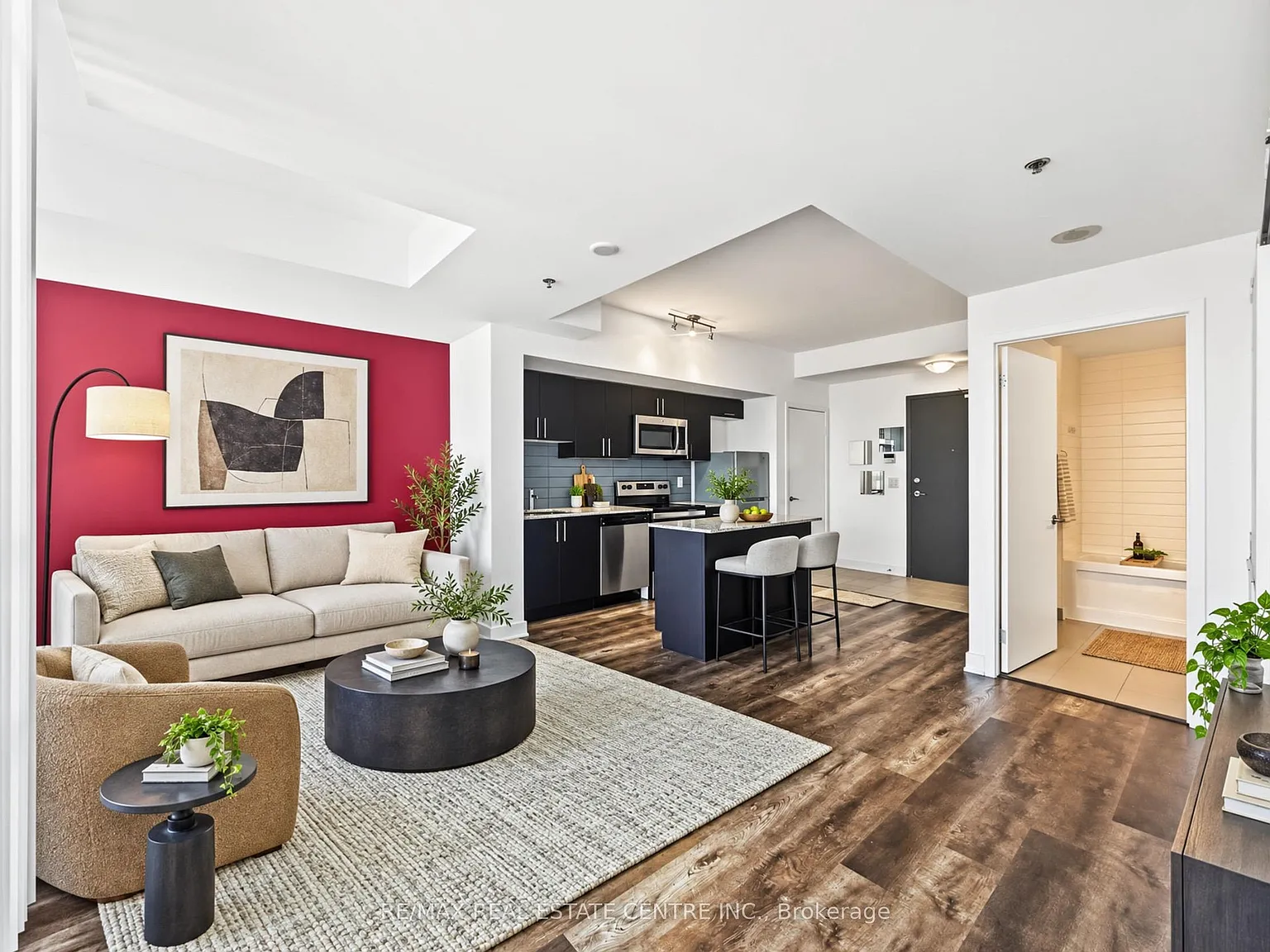 Eleven Superior Condos — Photo 2