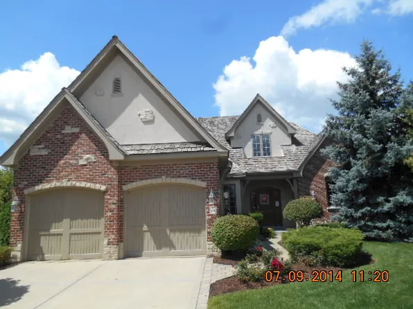 14 Forest Gate Cir, Oak Brook, IL 60523