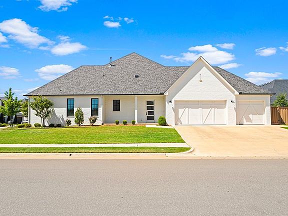 3rd image of 2900 Gold Finch Dr