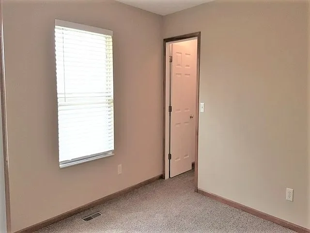 440 Dexter Ct — Photo 6