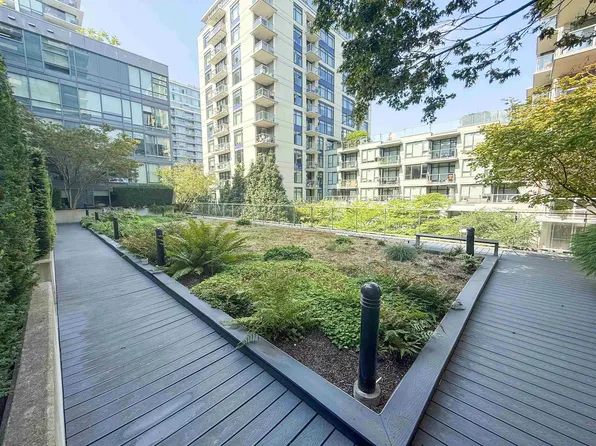 1783 Manitoba St #305, Vancouver, BC V5Y 0K1