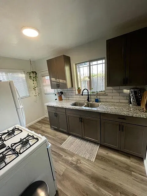2 bed, 950 sqft, $1,695 — Photo 2