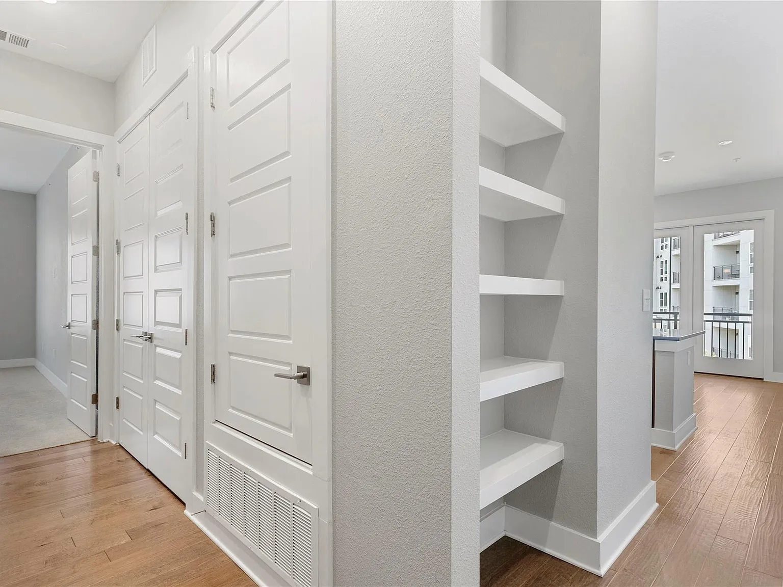 2 bed, 2.0 bath, 1356 sqft, $3,500 — Photo 3