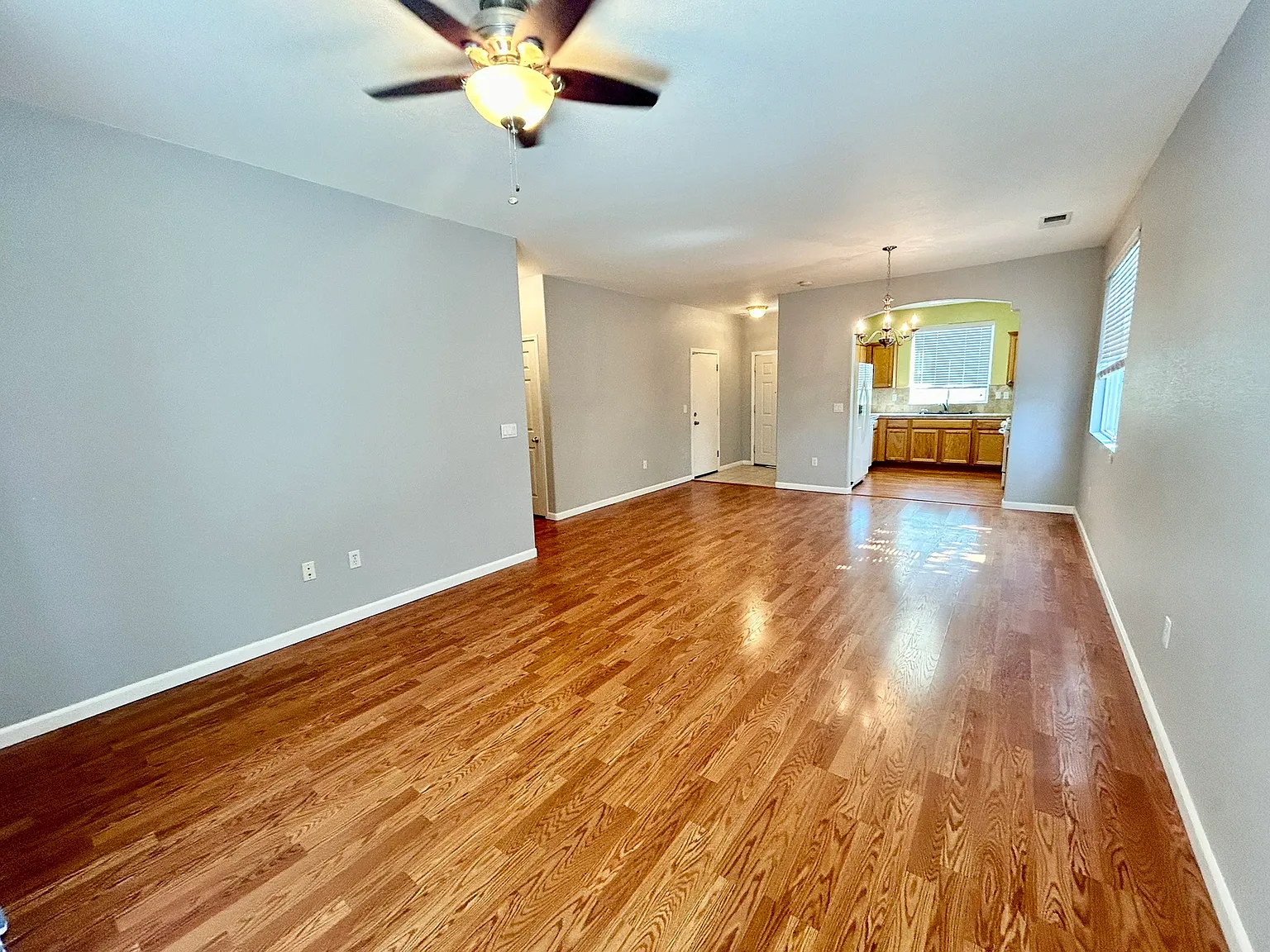3 bed, 1251 sqft, $2,200 — Photo 3