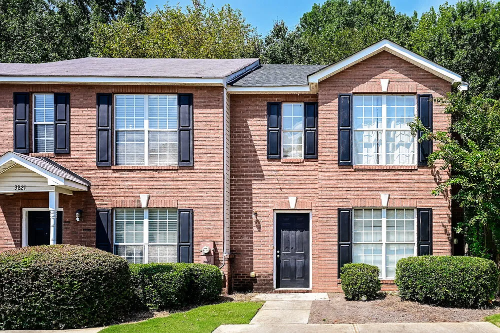 3 bed, 2.5 bath, 1560 sqft, $2,030 — Photo 1