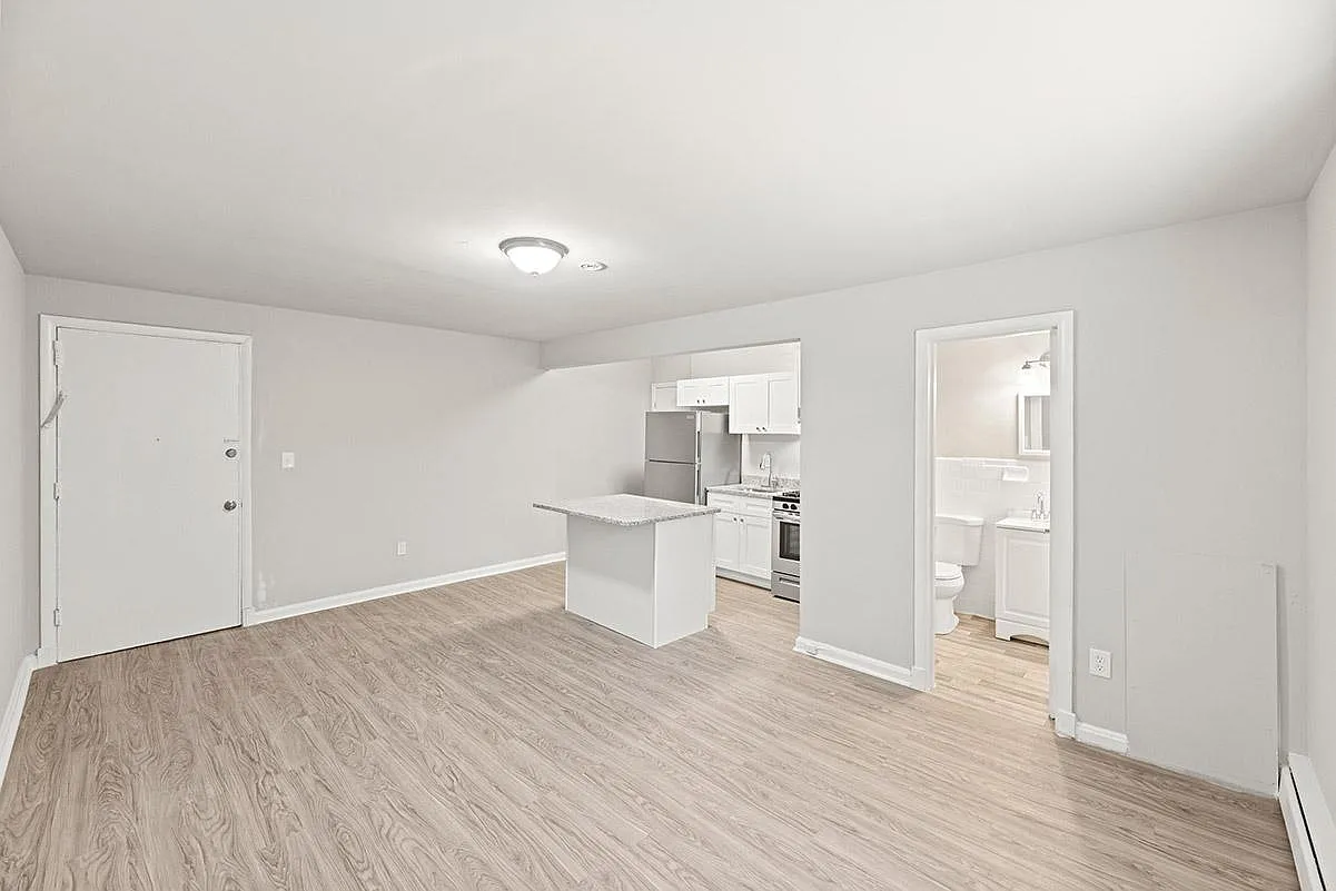 600 Main and 509 Montgomery Streets - 509 #2 - Studio — Photo 3