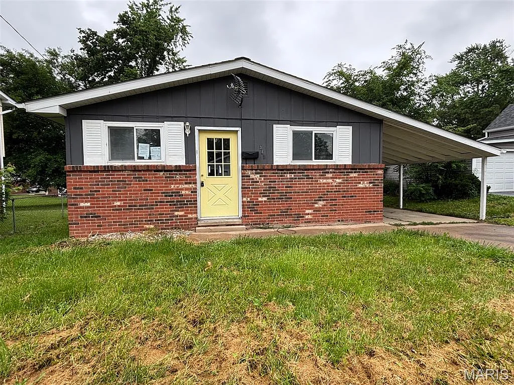 348 Mill St photo 1