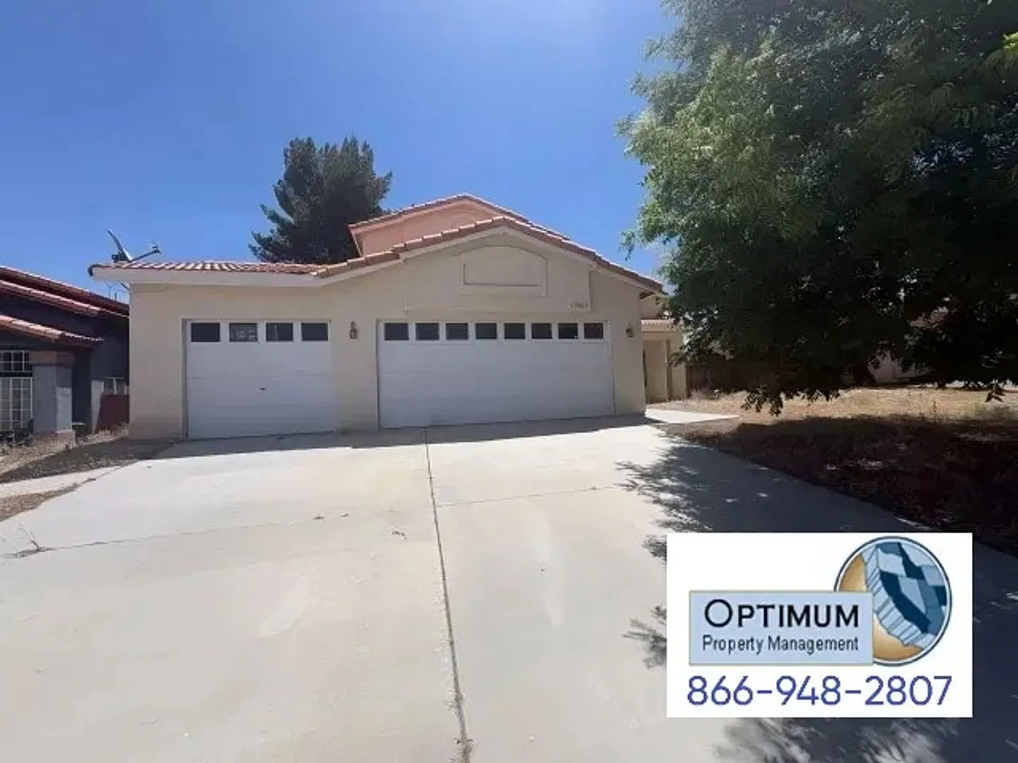 Spacious 4-Bedroom Home with Downstairs Bedroom & Brand-New Carpet — Photo 4