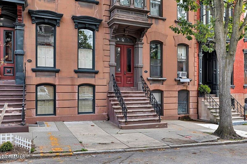 3rd image of 221 Lancaster Street