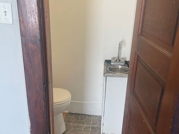 5th image of 614 E 4th Ave