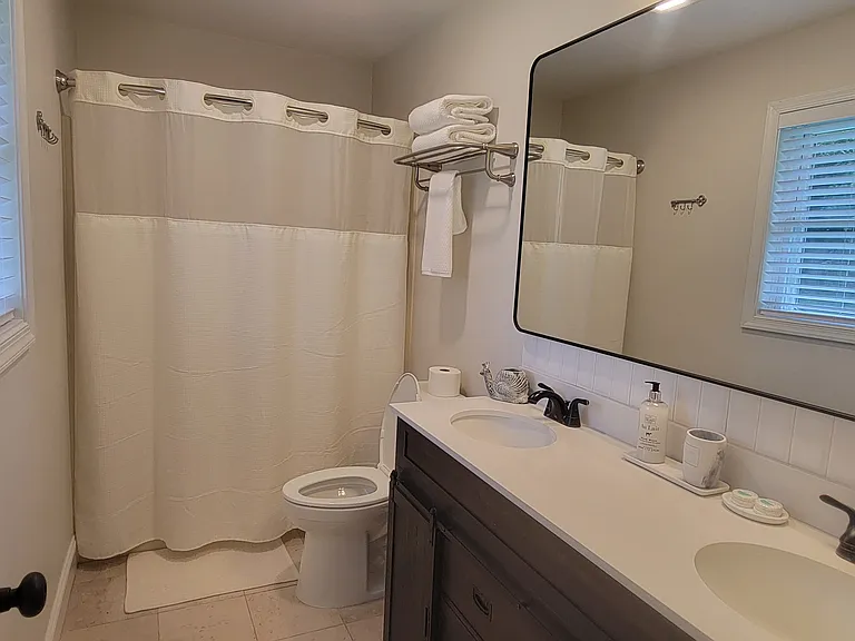 112 Betts St — Photo 16