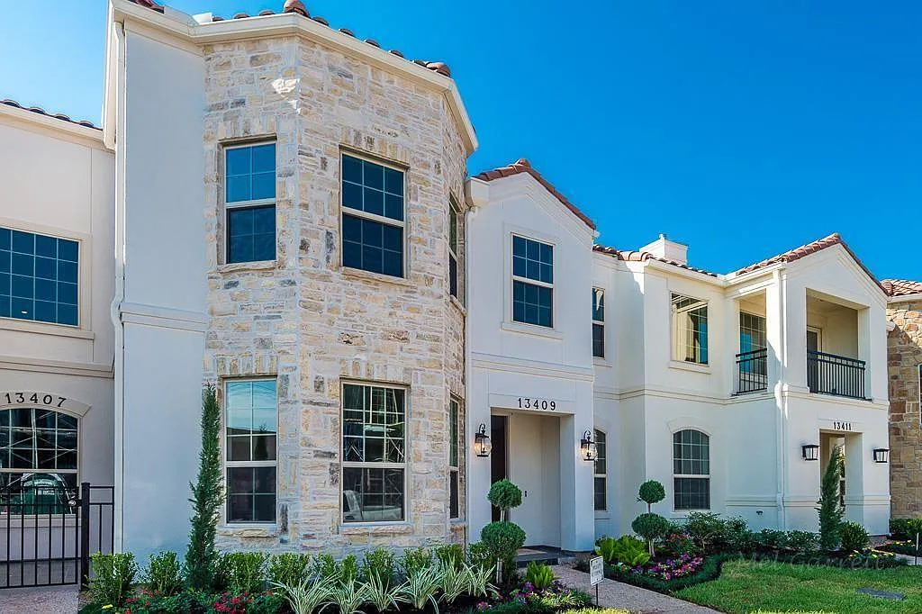 3 bed, 2.5 bath, 2823 sqft, $3,150 — Photo 1