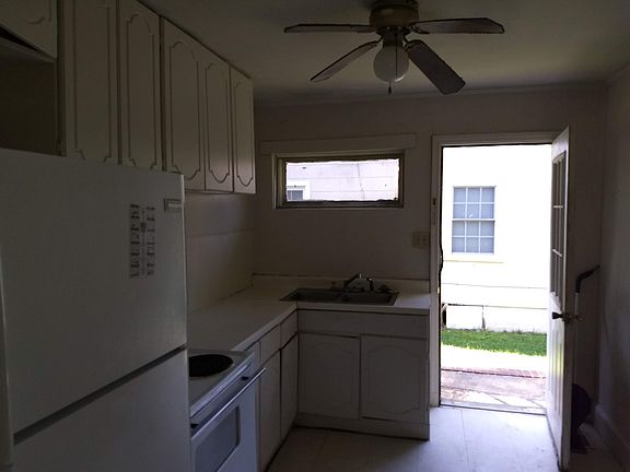 3rd image of 230 Hayley St