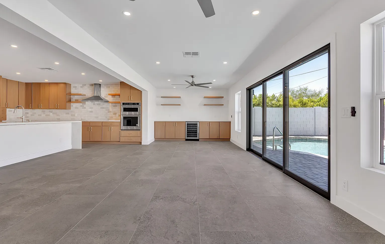 4 bed, 2445 sqft, $5,300 — Photo 3
