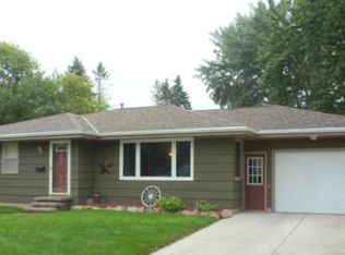 537 16th St, Windom, MN 56101