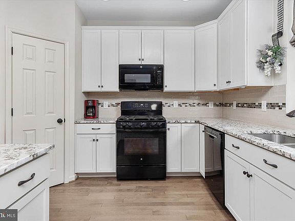 4th image of 13880 Patriot Way