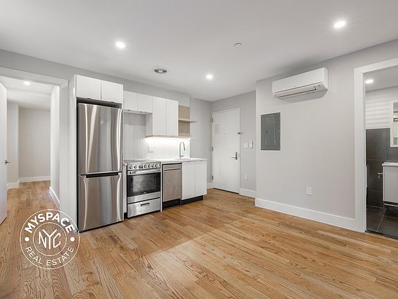 3rd image of 996 Carroll St APT 2R