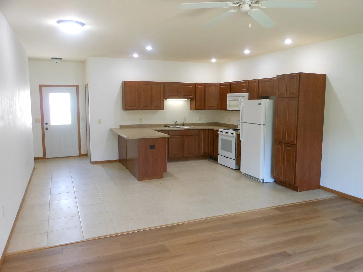 2 bed, 1180 sqft, $1,500 — Photo 2