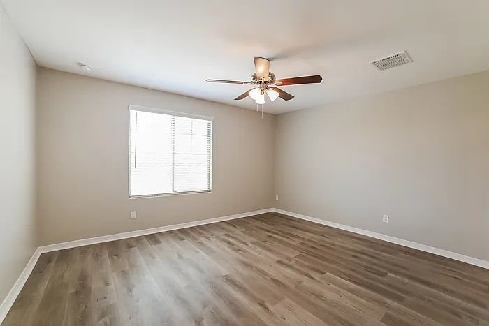8126 W Agora Ln — Photo 7