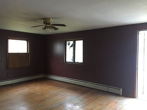 3rd image of 140 Duane St