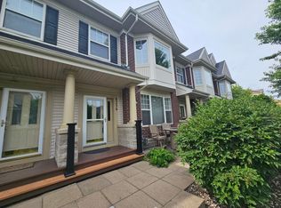 8236 Golden Valley Rd, Golden Valley, MN 55427