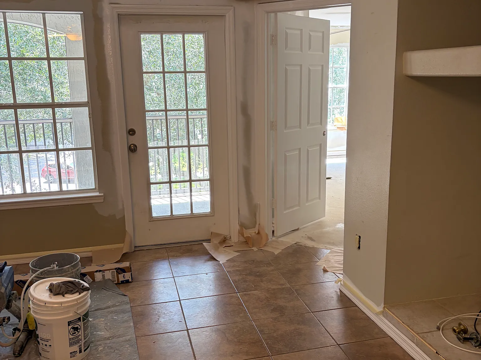 3 bed, 1200 sqft, $1,635 — Photo 3