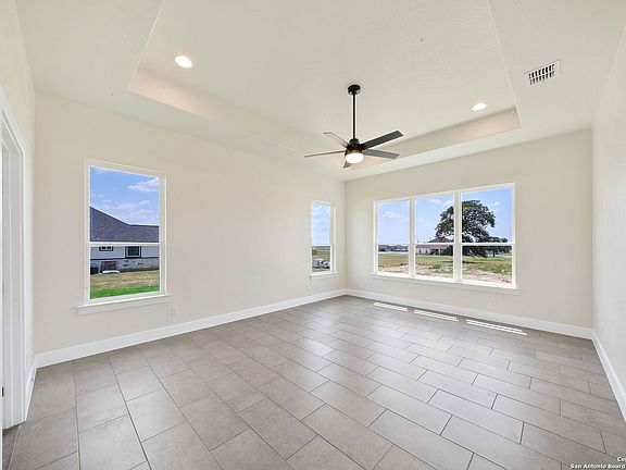 5th image of 100 Summer Meadow Dr