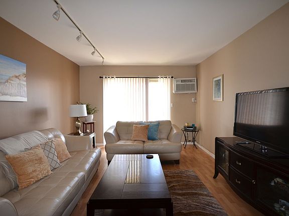 3rd image of 386 Pennyfield Ave