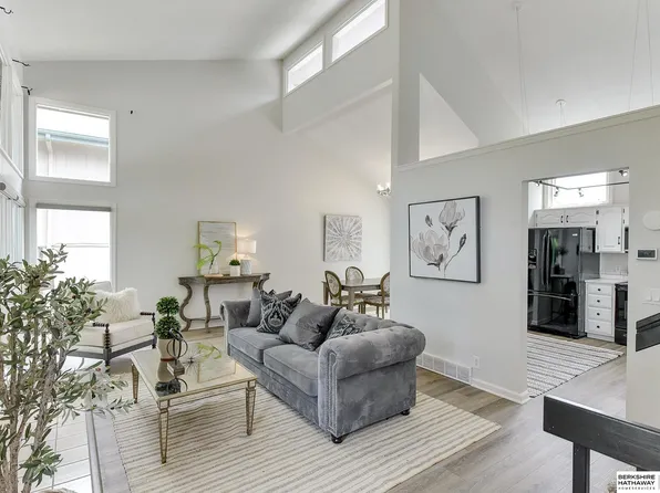 16217 Weir St, Omaha, NE 68135
