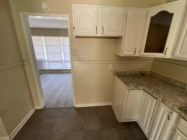 3024 Oak Forest Dr, Jackson, MS 39212