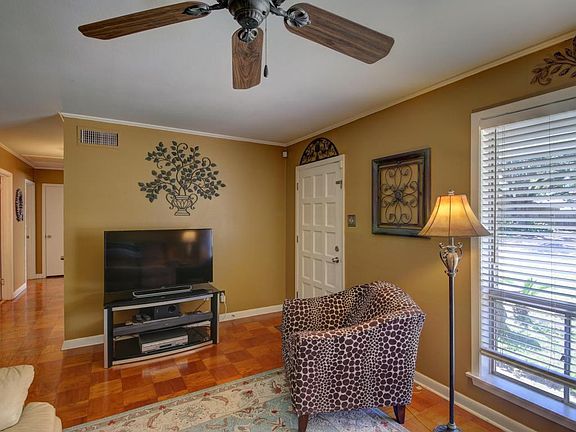 5th image of 216 Woodvale Ave