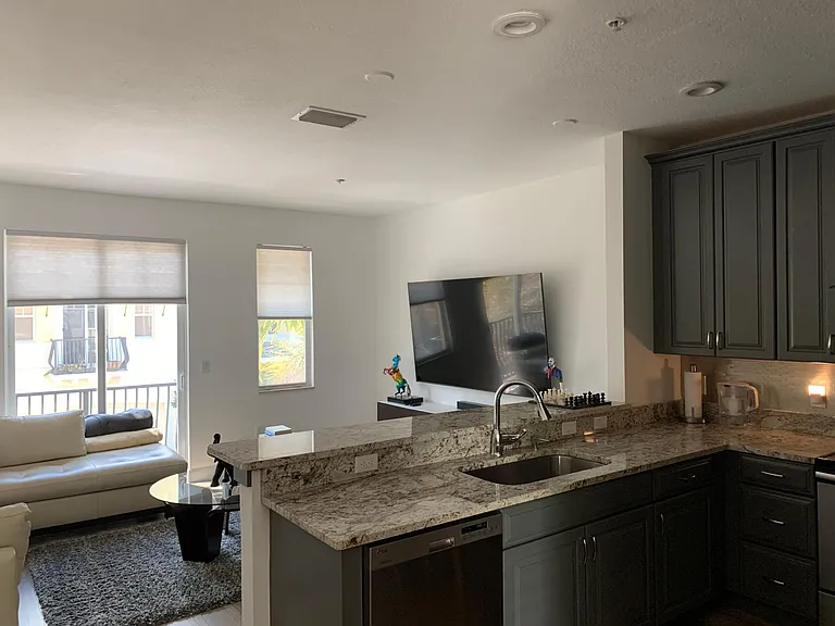 574 NW 35th Pl — Photo 5