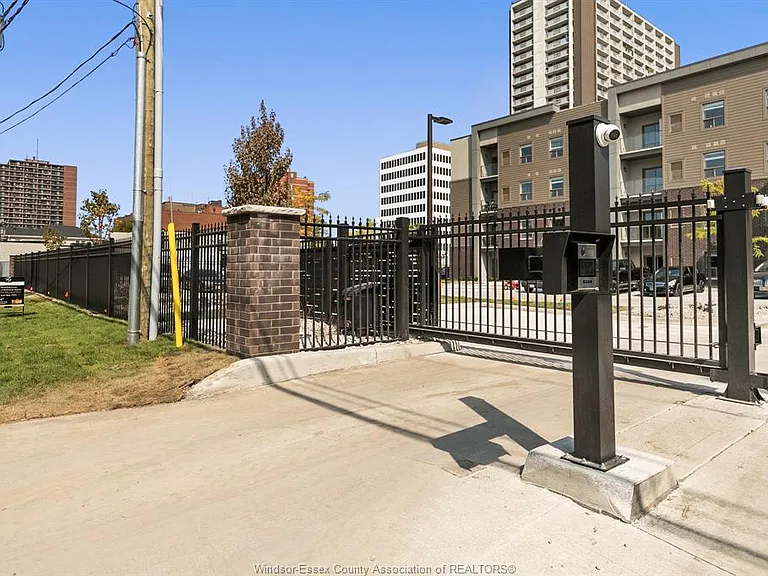 955 Ouellette Ave #407 — Photo 4