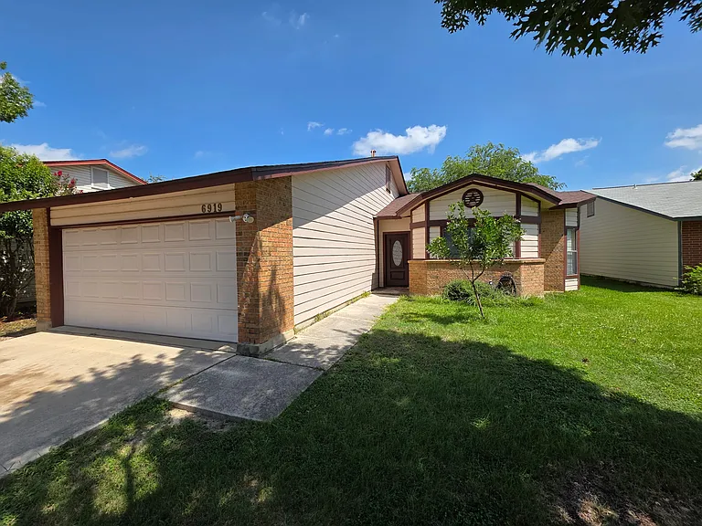 6919 Sunshine Tree Dr #1 — Photo 1